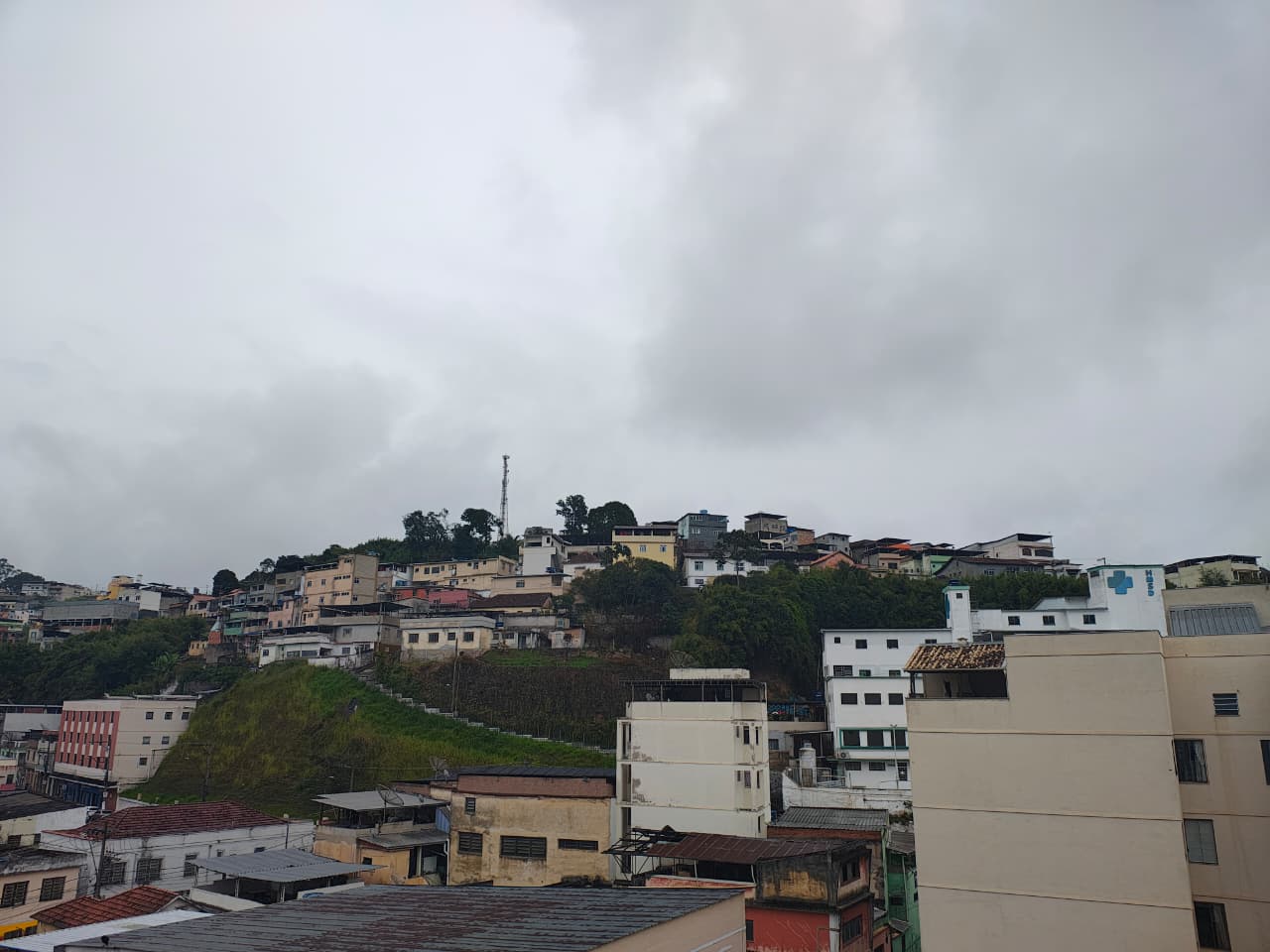 Avanço de frente fria pode causar mínimas de 8°C durante a semana em Santos Dumont